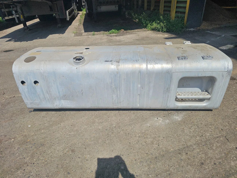 MAN Brandstoftank 595 Liter - L197 B70 H58 - Onderdeel nr. 81.122015733 - Топливный бак для Грузовиков: фото 1 MAN Brandstoftank 595 Liter - L197 B70 H58 - Onderdeel nr. 81.122015733 - Топливный бак для Грузовиков: фото 1