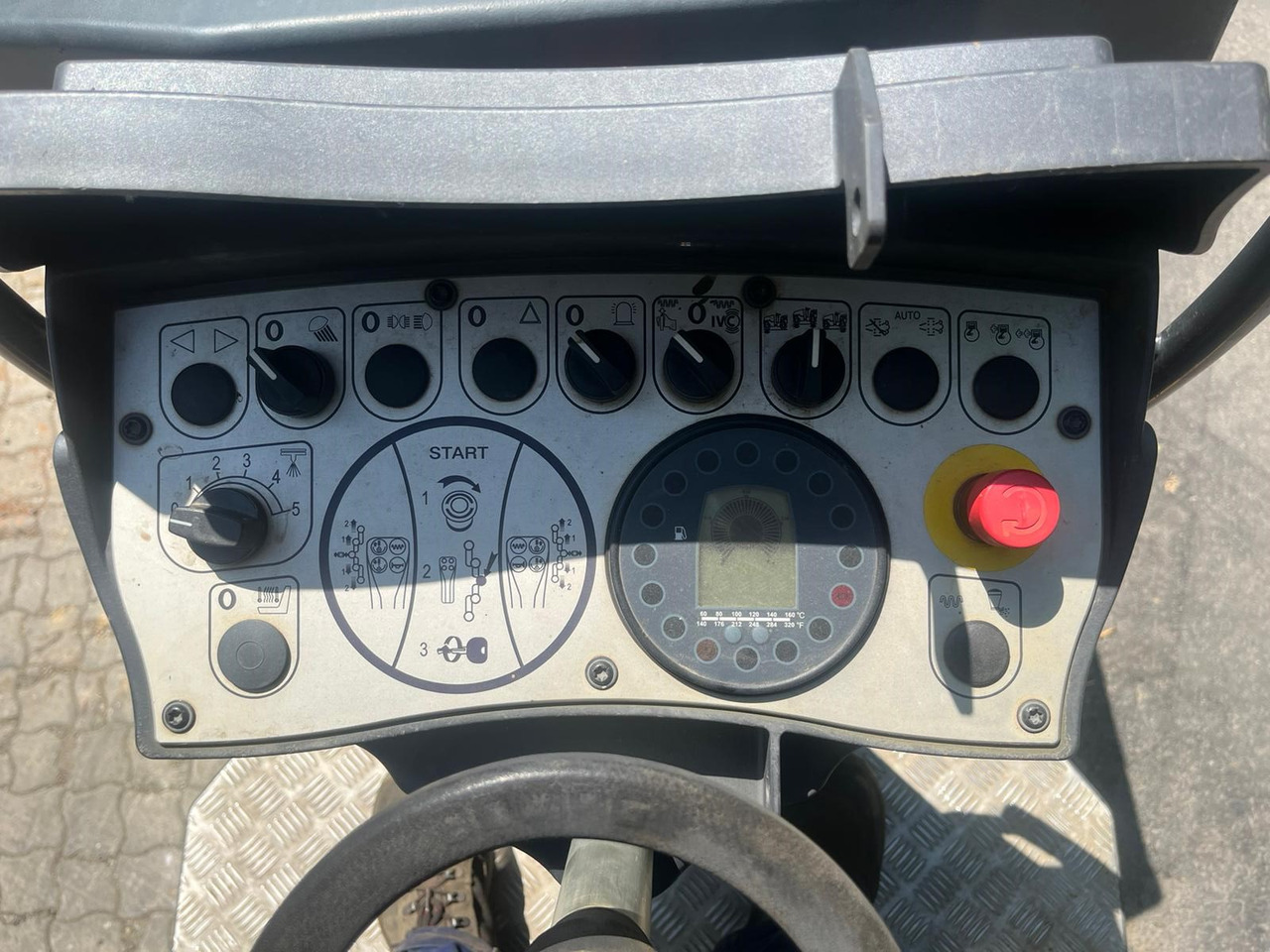 BOMAG BW 120 AD-5 в лизинг BOMAG BW 120 AD-5: фото 11 BOMAG BW 120 AD-5 в лизинг BOMAG BW 120 AD-5: фото 11