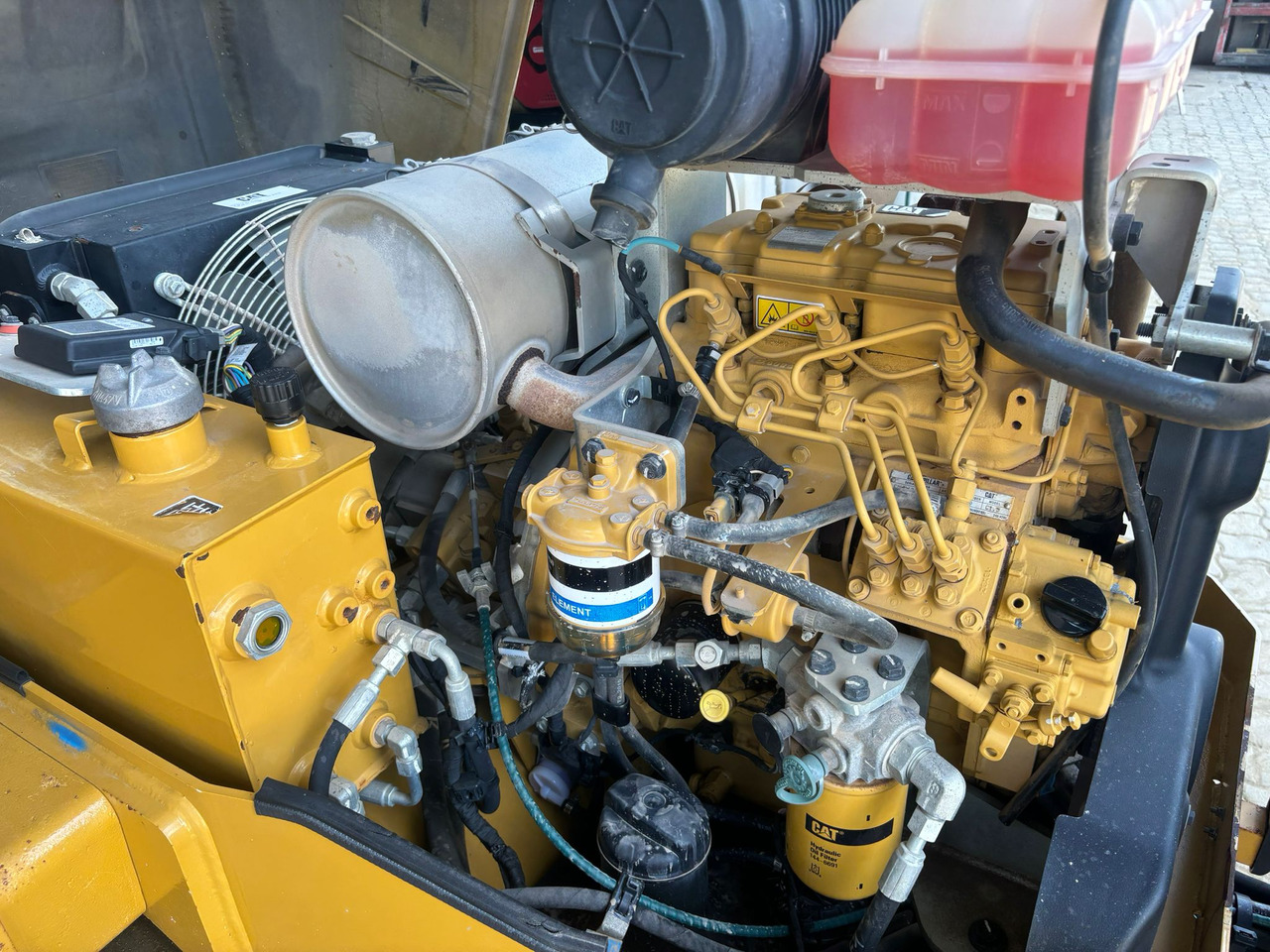 Каток тротуарный CATERPILLAR CB 4 B: фото 10