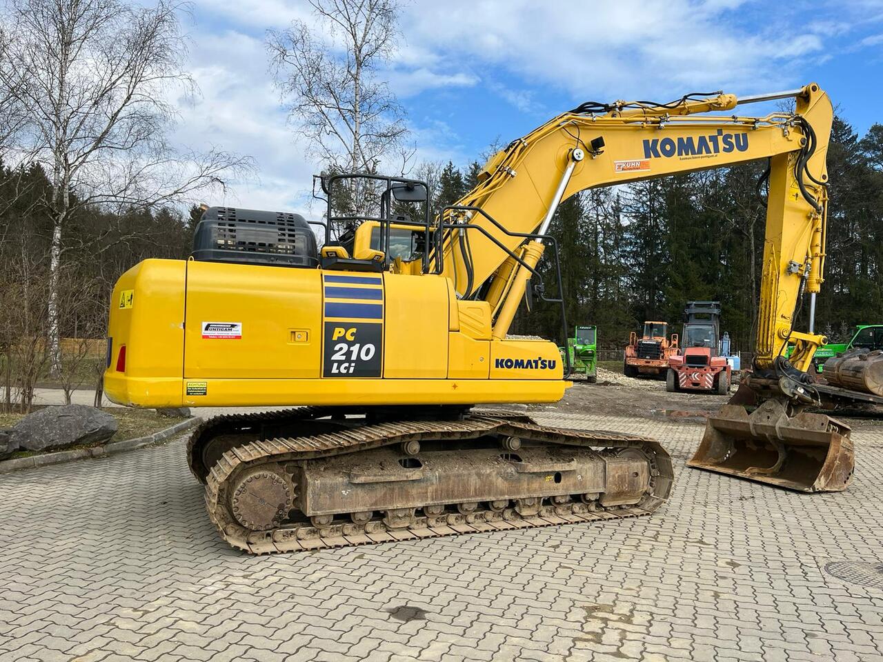 KOMATSU PC 210 LCI-11 - Гусеничный экскаватор: фото 2 KOMATSU PC 210 LCI-11 - Гусеничный экскаватор: фото 2
