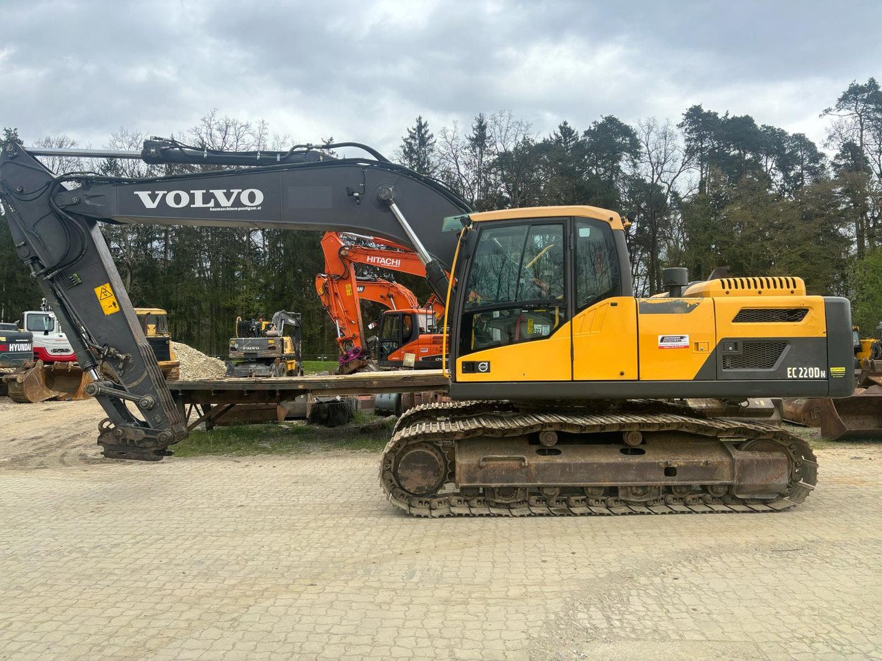 Volvo EC 220 DN - Гусеничный экскаватор: фото 1 Volvo EC 220 DN - Гусеничный экскаватор: фото 1