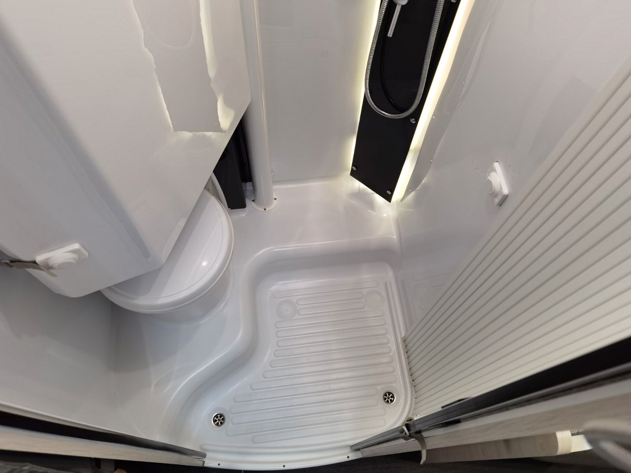 Полуинтегрированный автодом Chausson 627 GA TITANIUM -PREMIUM /EINZELBETTEN & HUBBETT: фото 23