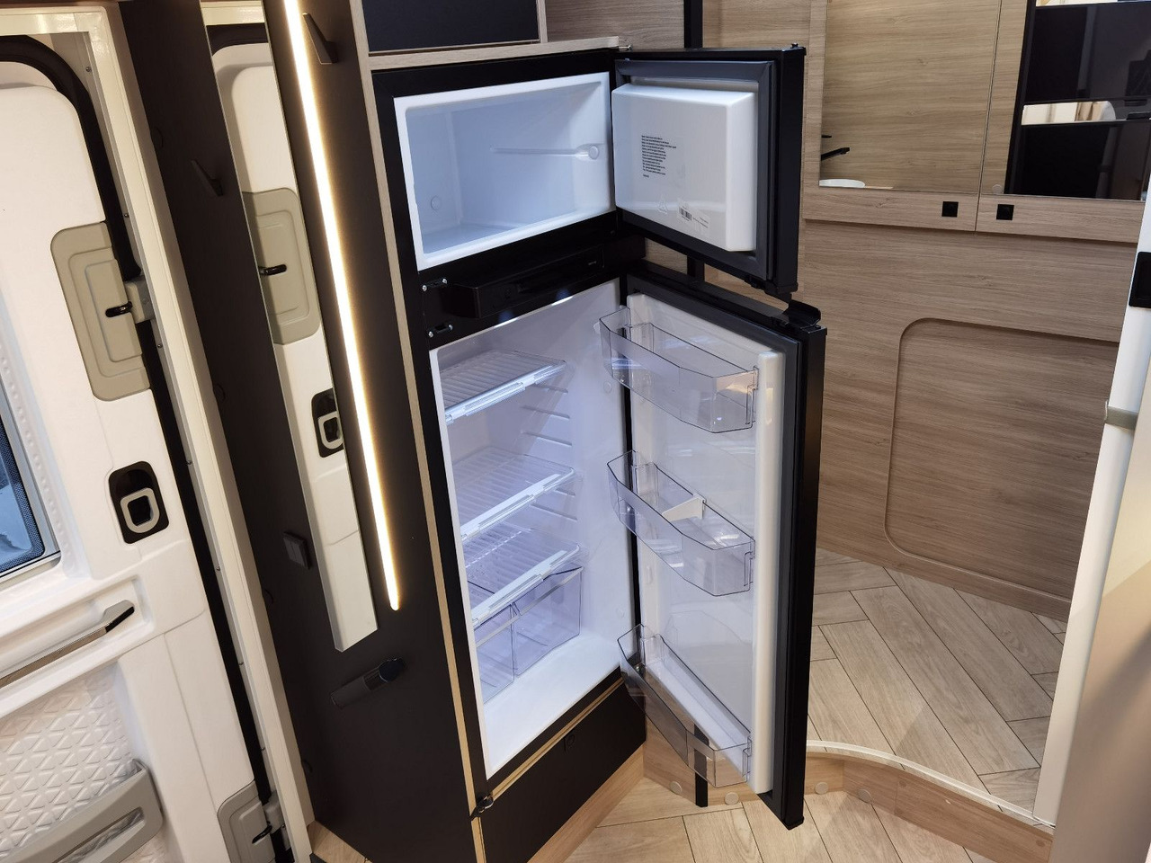 Полуинтегрированный автодом Chausson 640 ETAPE LINE /-2025- / XXL - HUBBETT & RAUMBAD: фото 15
