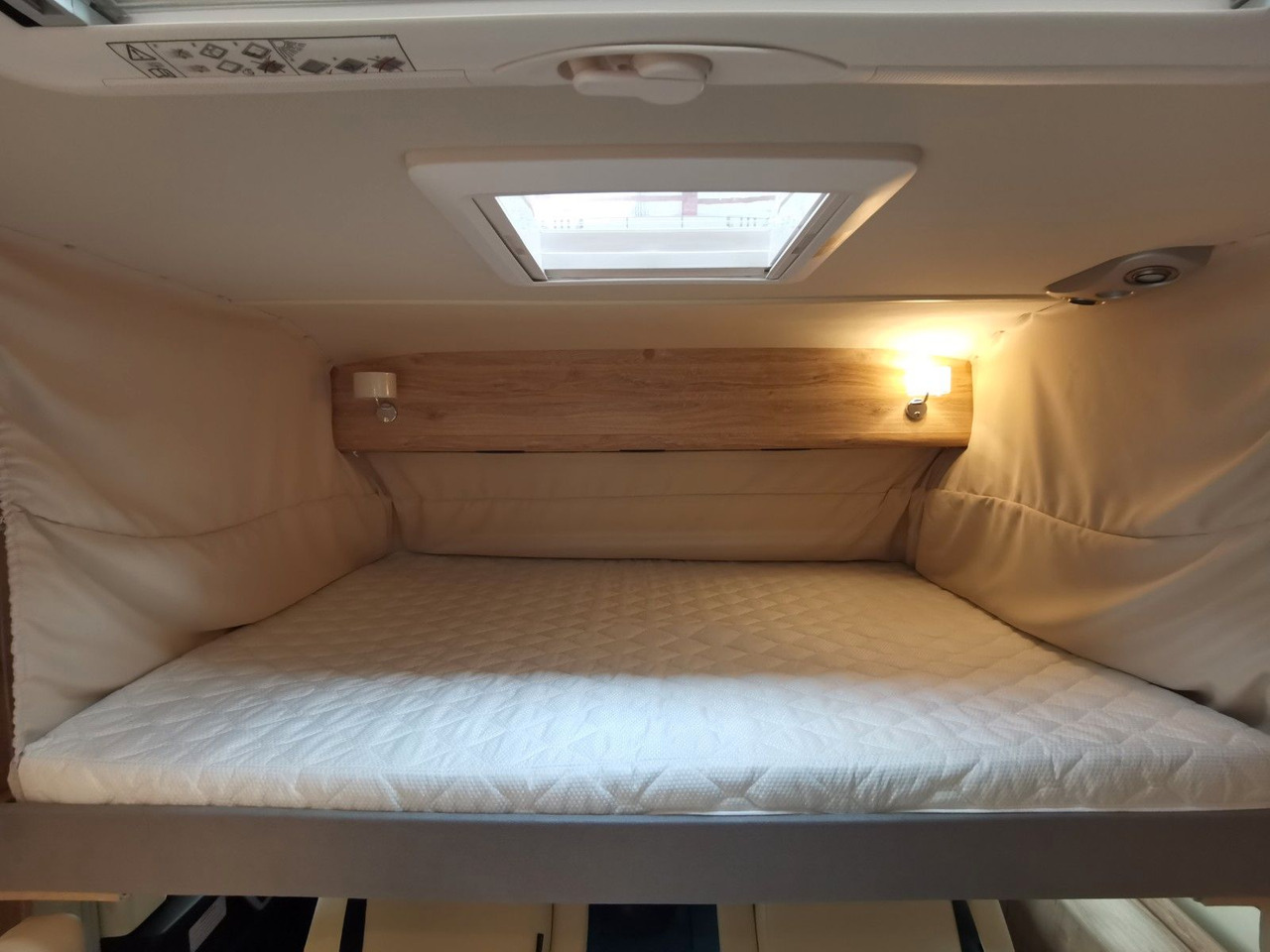 Интегрированный автодом Eura Mobil INTEGRA LINE 720 EB /180PS-9G MAXI/ EINZELBETTEN: фото 17