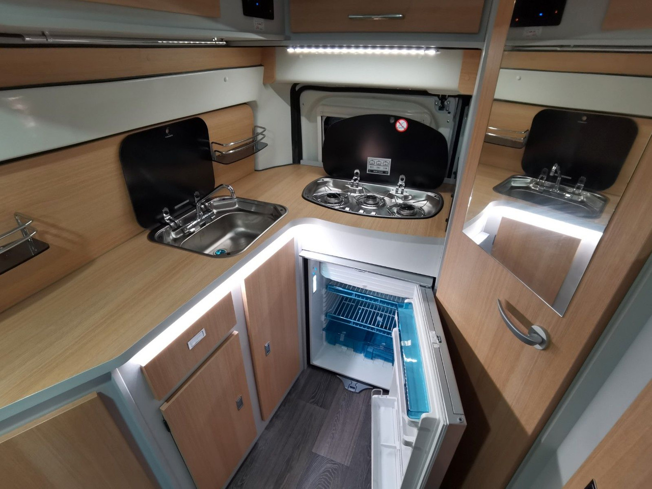 Кастенваген Karmann DEXTER 550 / 140PS / CONCEPT - PAKET & HUBBETT: фото 13