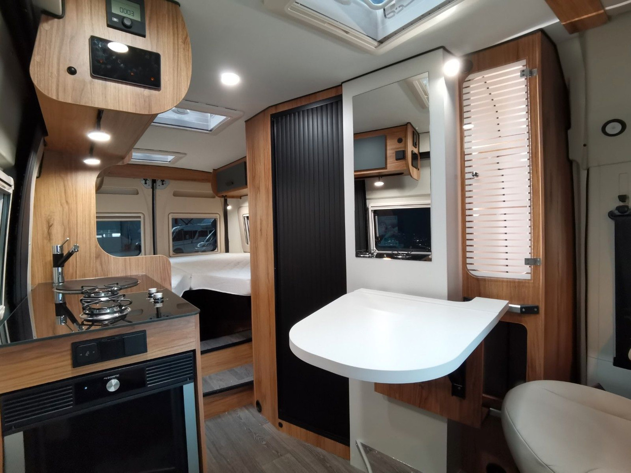 Кастенваген Karmann DEXTER 600 / -2026-/ EINZELBETTEN  & BAR-VERSION: фото 15