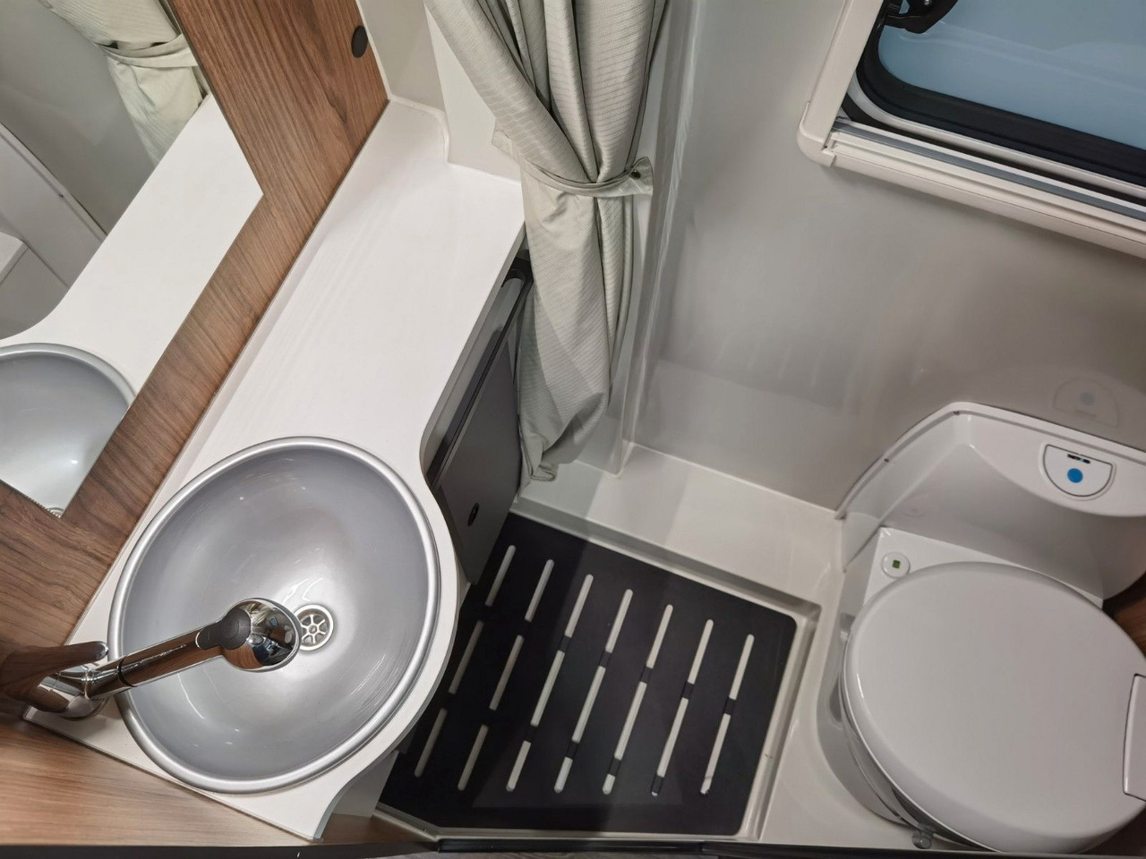 Кастенваген Karmann DEXTER 600 / -2026-/ EINZELBETTEN  & BAR-VERSION: фото 20