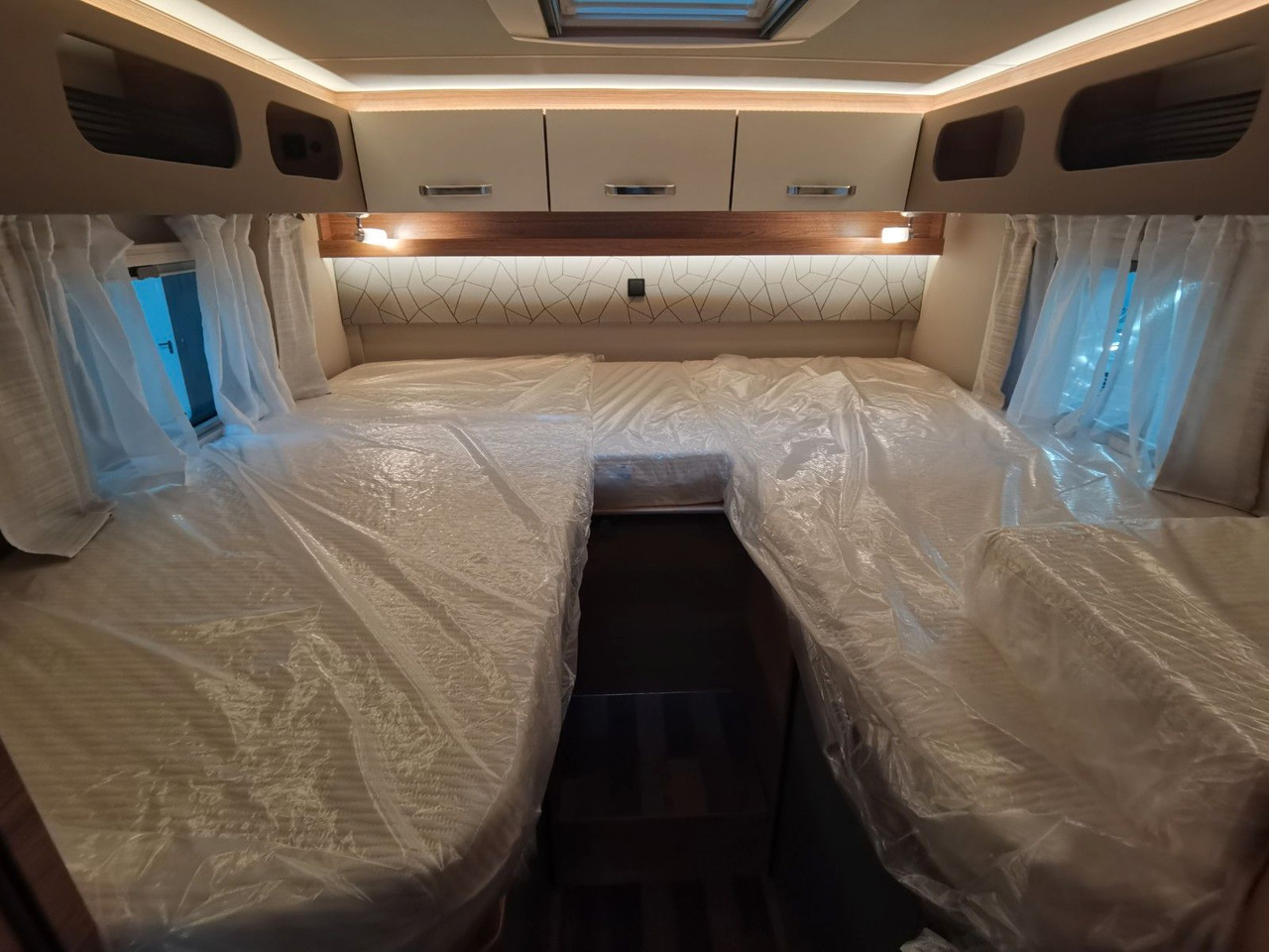 Полуинтегрированный автодом Weinsberg CARACOMPACT 600 MEG EDITION PEPPER /-MODELL 2025: фото 18