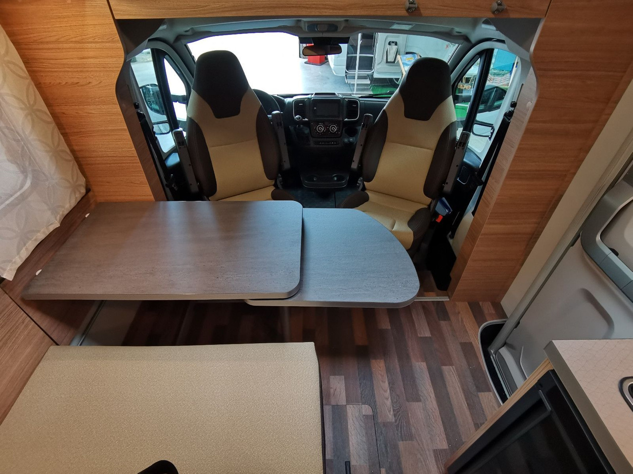 Альковный автодом Weinsberg CARAHOME 550 MG /- 2025 - / 140 PS / NUR 5.97M: фото 14