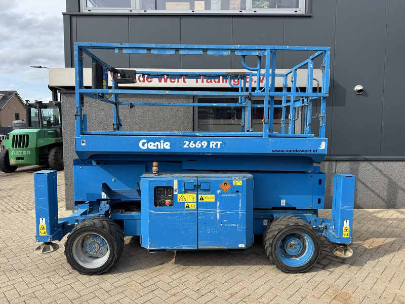Genie GS 2669 RT Hoogwerker / Arbeitsbuhne 10mtr werkhoogte 4x4 kubota DIESEL 2013 - Ножничный подъемник: фото 1 Genie GS 2669 RT Hoogwerker / Arbeitsbuhne 10mtr werkhoogte 4x4 kubota DIESEL 2013 - Ножничный подъемник: фото 1