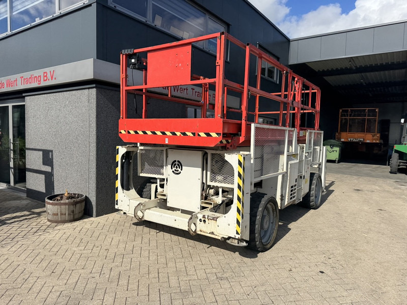 Genie GS 3390 RT Schaarhoogwerker / Scissor Lift / Arbeitsbuhne 12mtr werkhoogte 4x4 Deutz DIESEL 2013 - Ножничный подъемник: фото 4 Genie GS 3390 RT Schaarhoogwerker / Scissor Lift / Arbeitsbuhne 12mtr werkhoogte 4x4 Deutz DIESEL 2013 - Ножничный подъемник: фото 4