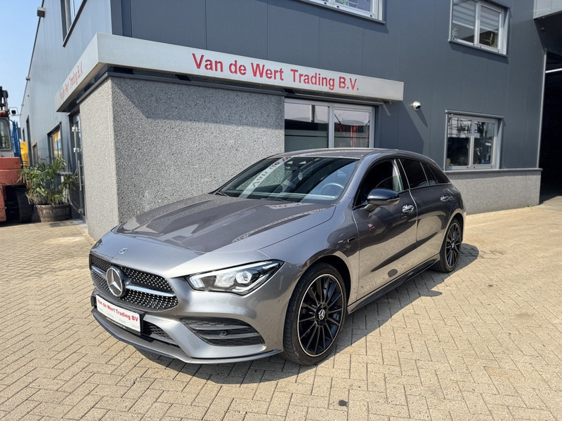 Mercedes-Benz CLA-Klasse 250e Shooting Brake Hybride Amg Pakket Night Pakket Burmester Audio Automaat 2021 APK 8-2027 - Легковой автомобиль: фото 1 Mercedes-Benz CLA-Klasse 250e Shooting Brake Hybride Amg Pakket Night Pakket Burmester Audio Automaat 2021 APK 8-2027 - Легковой автомобиль: фото 1