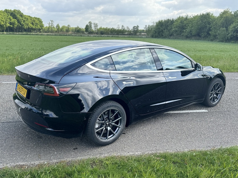 Tesla Model 3 - Легковой автомобиль: фото 4 Tesla Model 3 - Легковой автомобиль: фото 4