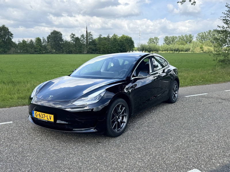Tesla Model 3 - Легковой автомобиль: фото 2 Tesla Model 3 - Легковой автомобиль: фото 2
