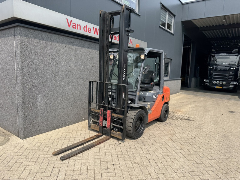 Toyota 02-8 FDF 30 - Дизельный погрузчик: фото 3 Toyota 02-8 FDF 30 - Дизельный погрузчик: фото 3