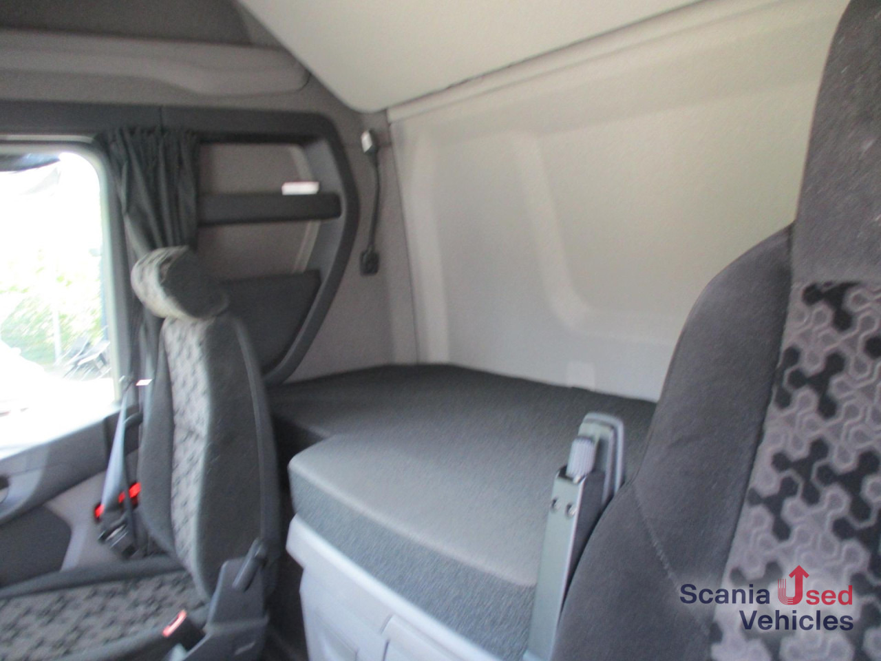 SCANIA R 460 A4x2NA / 2-Kreis Hydr. / Navi / LED / ADR AT - Тягач: фото 3 SCANIA R 460 A4x2NA / 2-Kreis Hydr. / Navi / LED / ADR AT - Тягач: фото 3