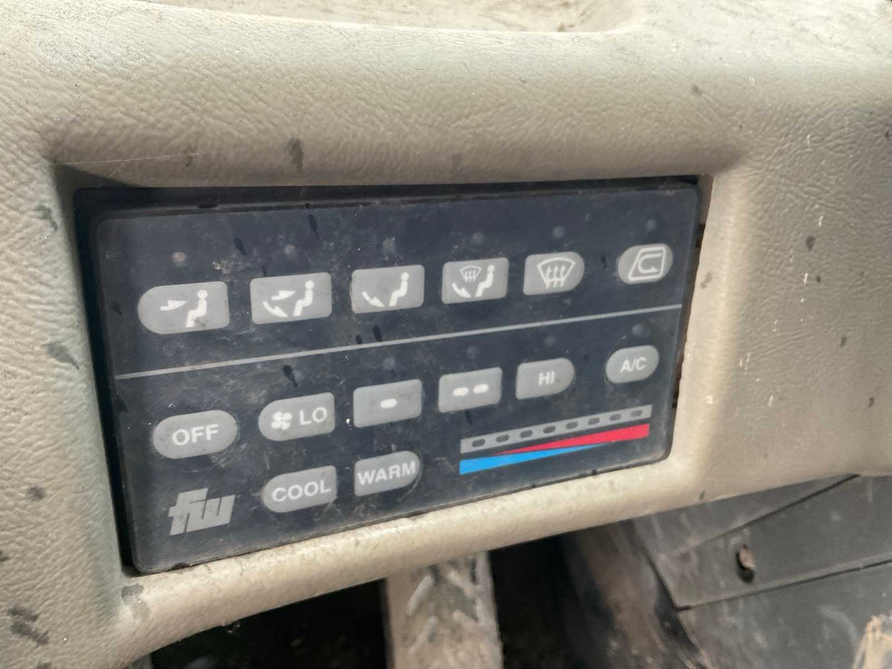 Колёсный погрузчик 1996 KOMATSU WH320-3H WHEEL LOADER: фото 17 Колёсный погрузчик 1996 KOMATSU WH320-3H WHEEL LOADER: фото 17