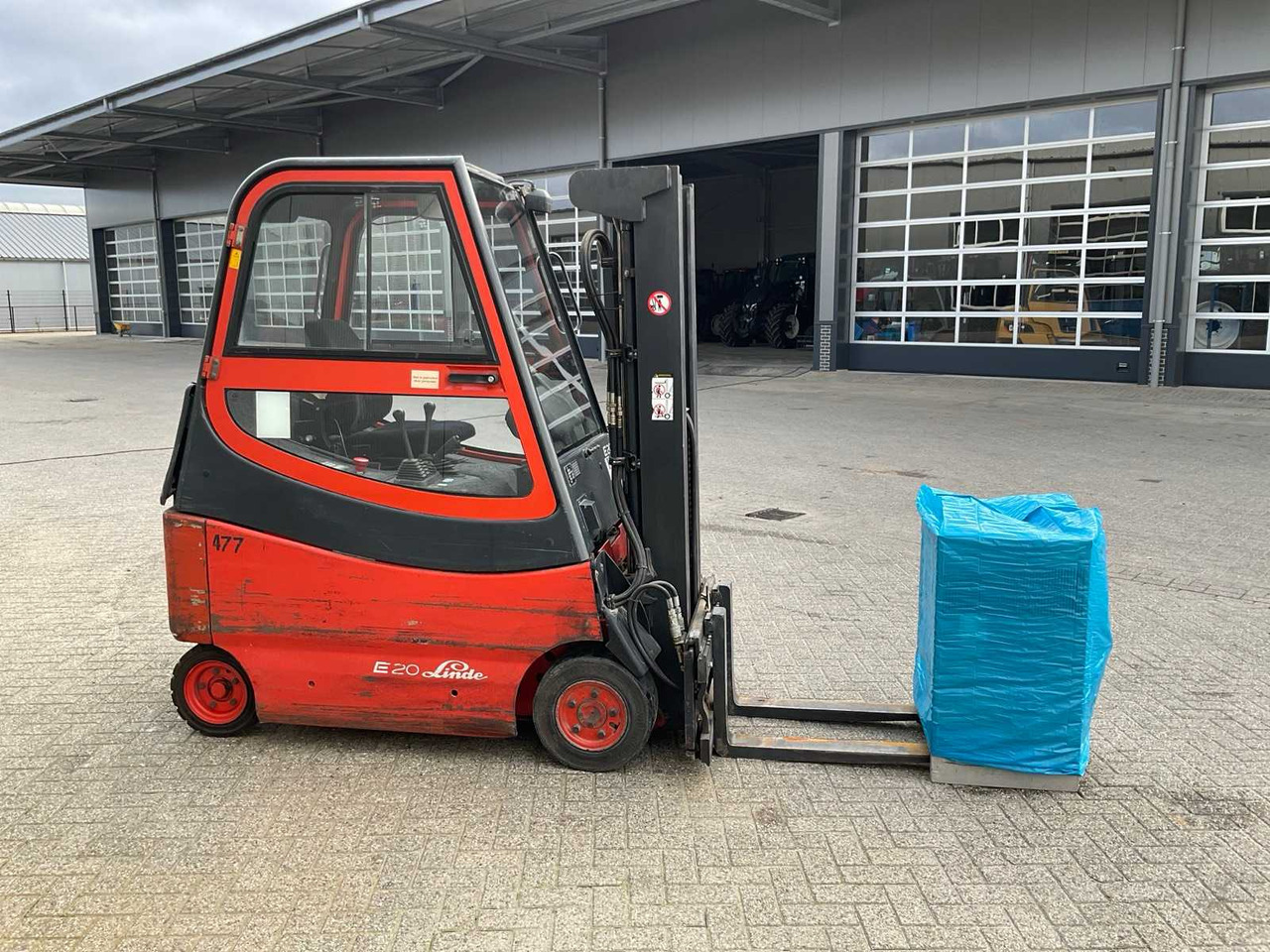 1999 LINDE E20H FORKLIFT - Вилочный погрузчик: фото 4 1999 LINDE E20H FORKLIFT - Вилочный погрузчик: фото 4