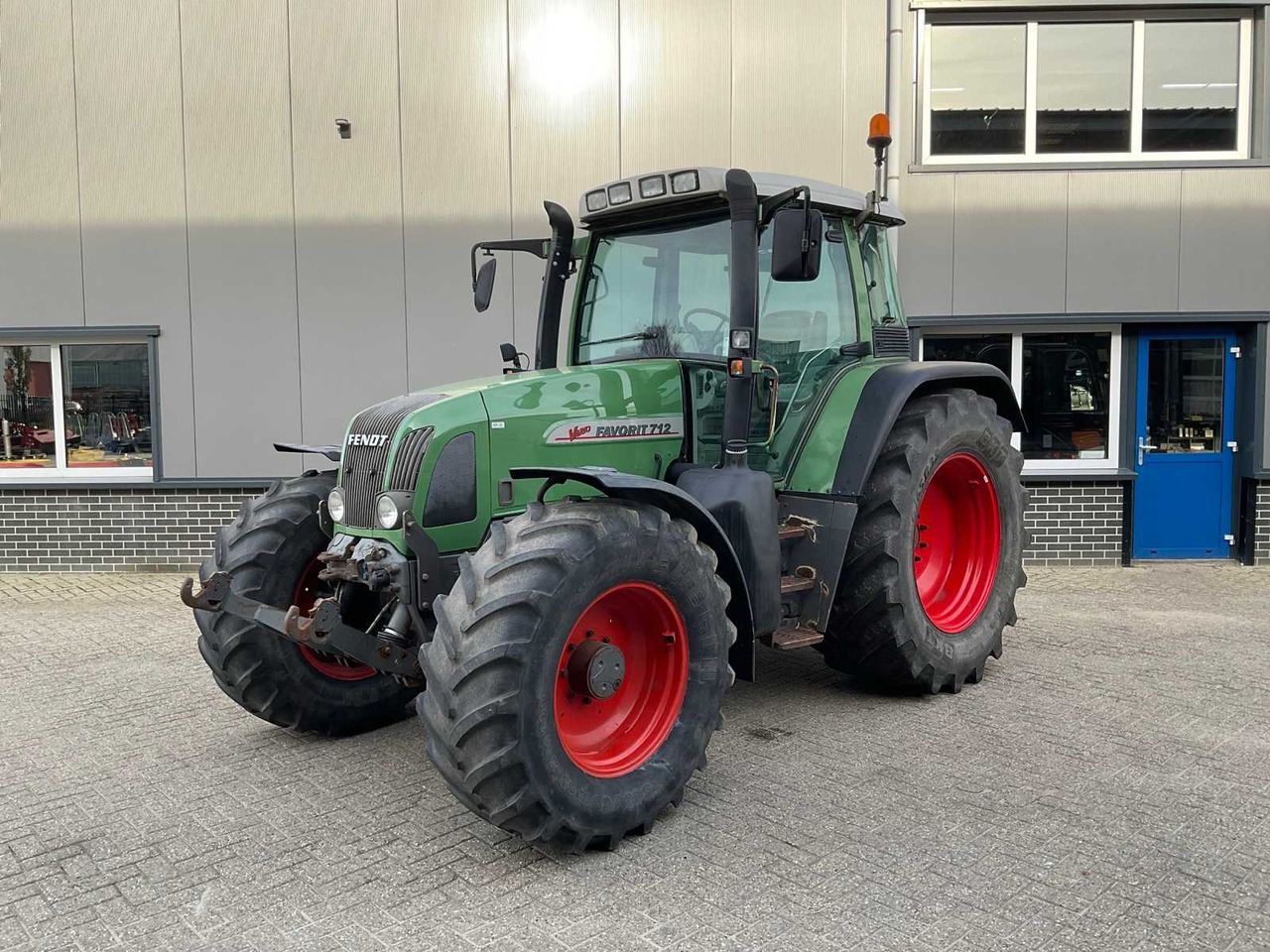 2000 FENDT VARIO 712 ALL-WHEEL DRIVE FARM TRACTOR - Трактор: фото 1 2000 FENDT VARIO 712 ALL-WHEEL DRIVE FARM TRACTOR - Трактор: фото 1