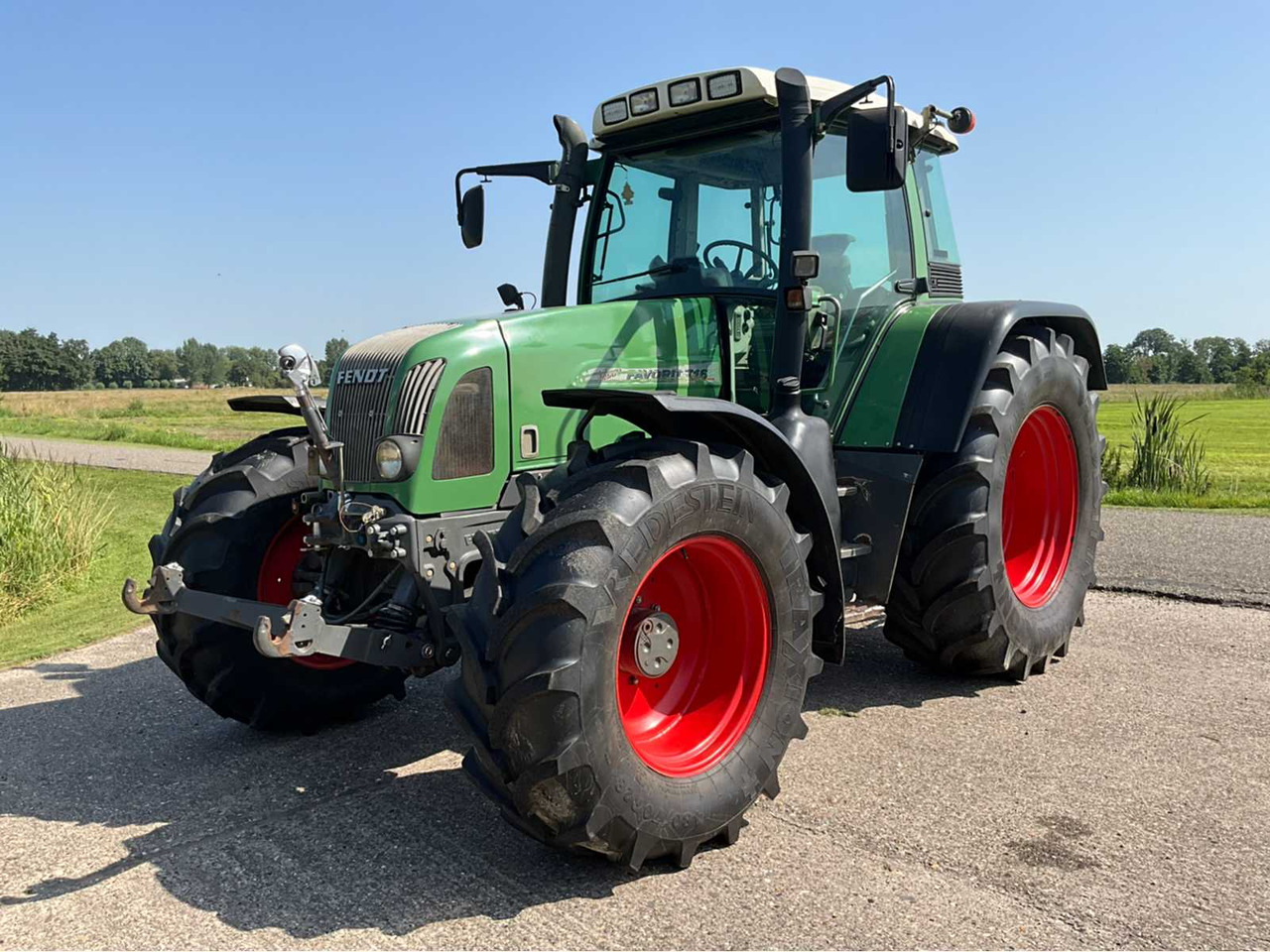2001 FENDT FAVORIT 716 VARIO ALL-WHEEL DRIVE FARM TRACTOR - Трактор: фото 1 2001 FENDT FAVORIT 716 VARIO ALL-WHEEL DRIVE FARM TRACTOR - Трактор: фото 1