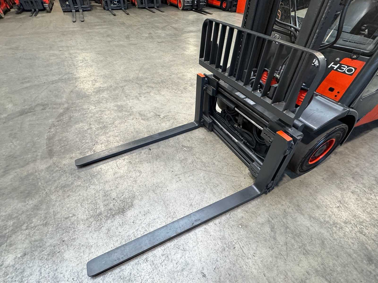 2006 LINDE H30T 3.000KG 3.+4. - Вилочный погрузчик: фото 2 2006 LINDE H30T 3.000KG 3.+4. - Вилочный погрузчик: фото 2