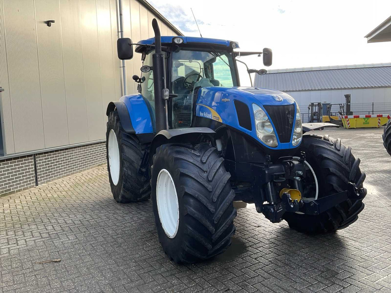 2011 NEW HOLLAND T7030 AUTOCOMMAND FOUR WHEEL DRIVE FARM TRACTOR - Трактор: фото 4 2011 NEW HOLLAND T7030 AUTOCOMMAND FOUR WHEEL DRIVE FARM TRACTOR - Трактор: фото 4