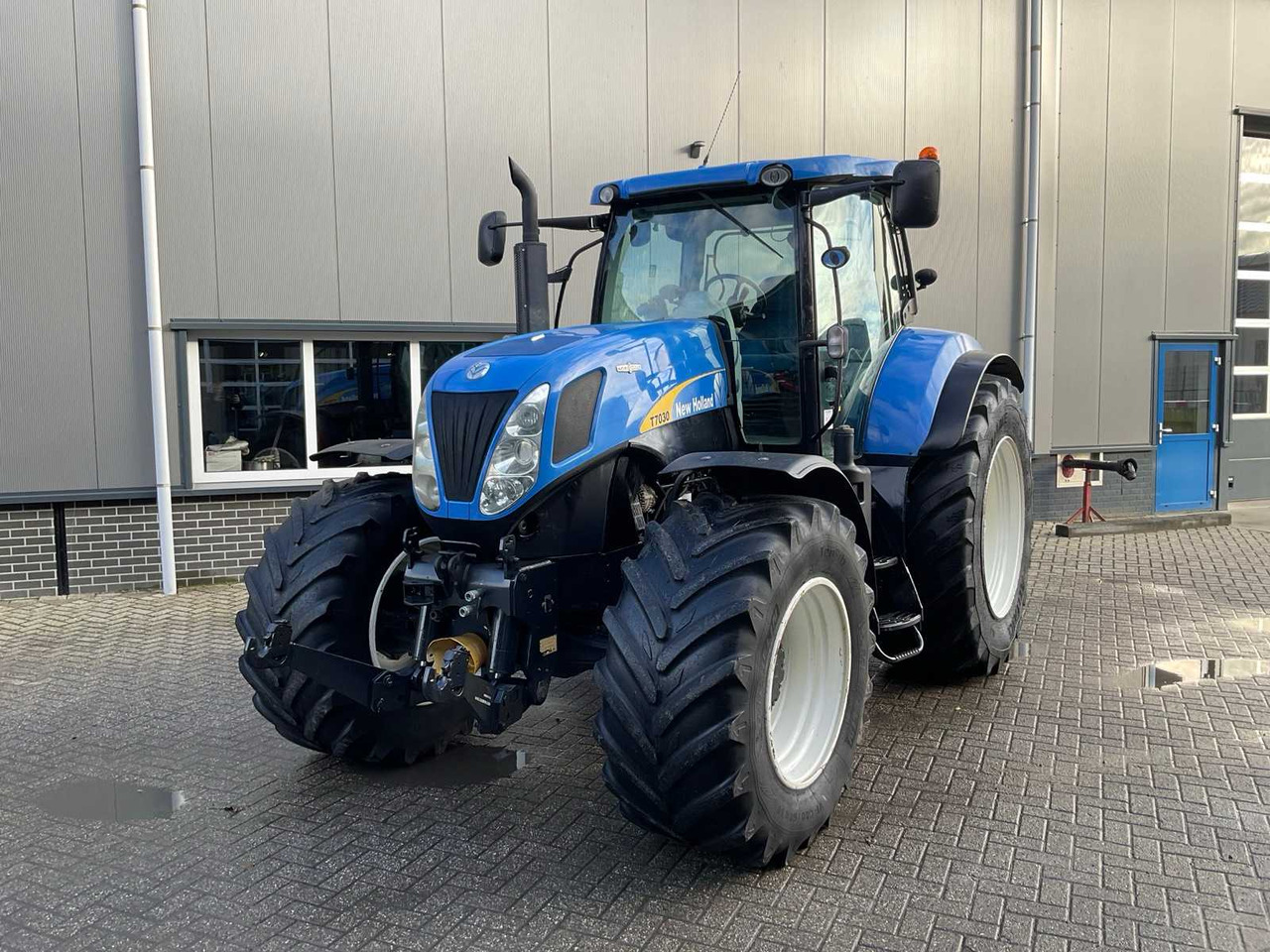 2011 NEW HOLLAND T7030 AUTOCOMMAND FOUR WHEEL DRIVE FARM TRACTOR - Трактор: фото 2 2011 NEW HOLLAND T7030 AUTOCOMMAND FOUR WHEEL DRIVE FARM TRACTOR - Трактор: фото 2