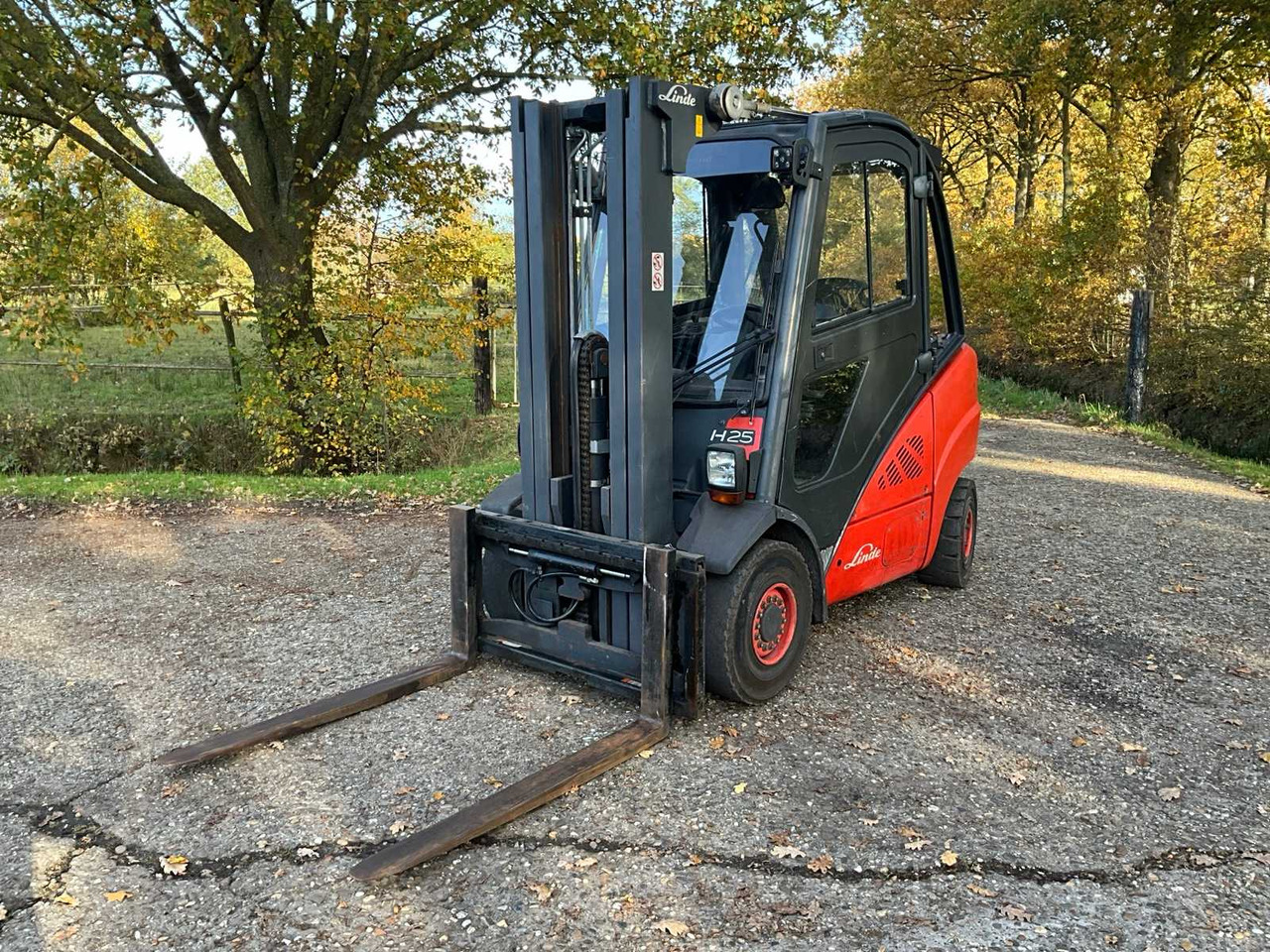 2012 LINDE H25 T-01 FORKLIFT - Вилочный погрузчик: фото 2 2012 LINDE H25 T-01 FORKLIFT - Вилочный погрузчик: фото 2