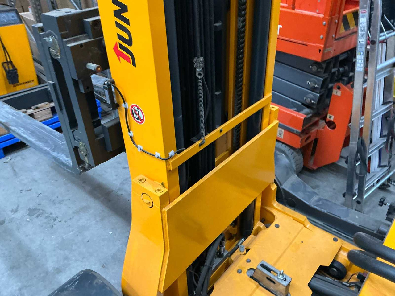 Вилочный погрузчик 2013 JUNGHEINRICH ETV C20 FORKLIFT: фото 37 Вилочный погрузчик 2013 JUNGHEINRICH ETV C20 FORKLIFT: фото 37