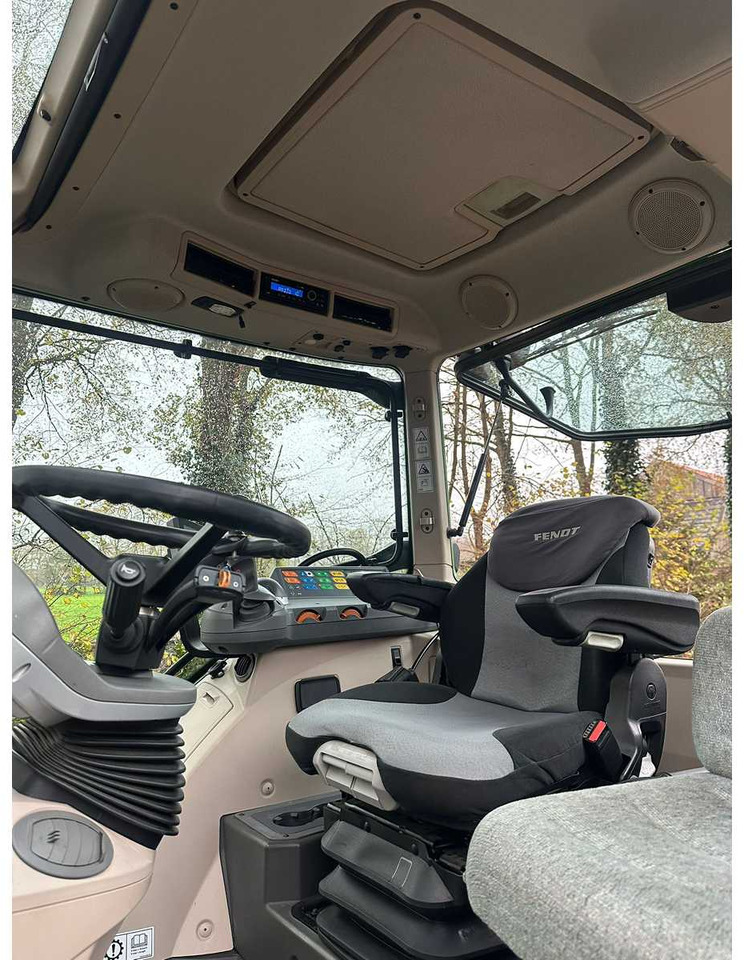 2015 FENDT 312 VARIO S4 ALL-WHEEL DRIVE FARM TRACTOR - Трактор: фото 4 2015 FENDT 312 VARIO S4 ALL-WHEEL DRIVE FARM TRACTOR - Трактор: фото 4