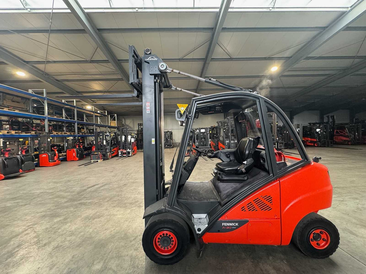 2015 SERVICE + UVV 09/2026 LINDE H30T 3,000KG TRIPLEX 645CM GAS FORKLIFT FORKLIFT 4,066 HOURS - Вилочный погрузчик: фото 2 2015 SERVICE + UVV 09/2026 LINDE H30T 3,000KG TRIPLEX 645CM GAS FORKLIFT FORKLIFT 4,066 HOURS - Вилочный погрузчик: фото 2