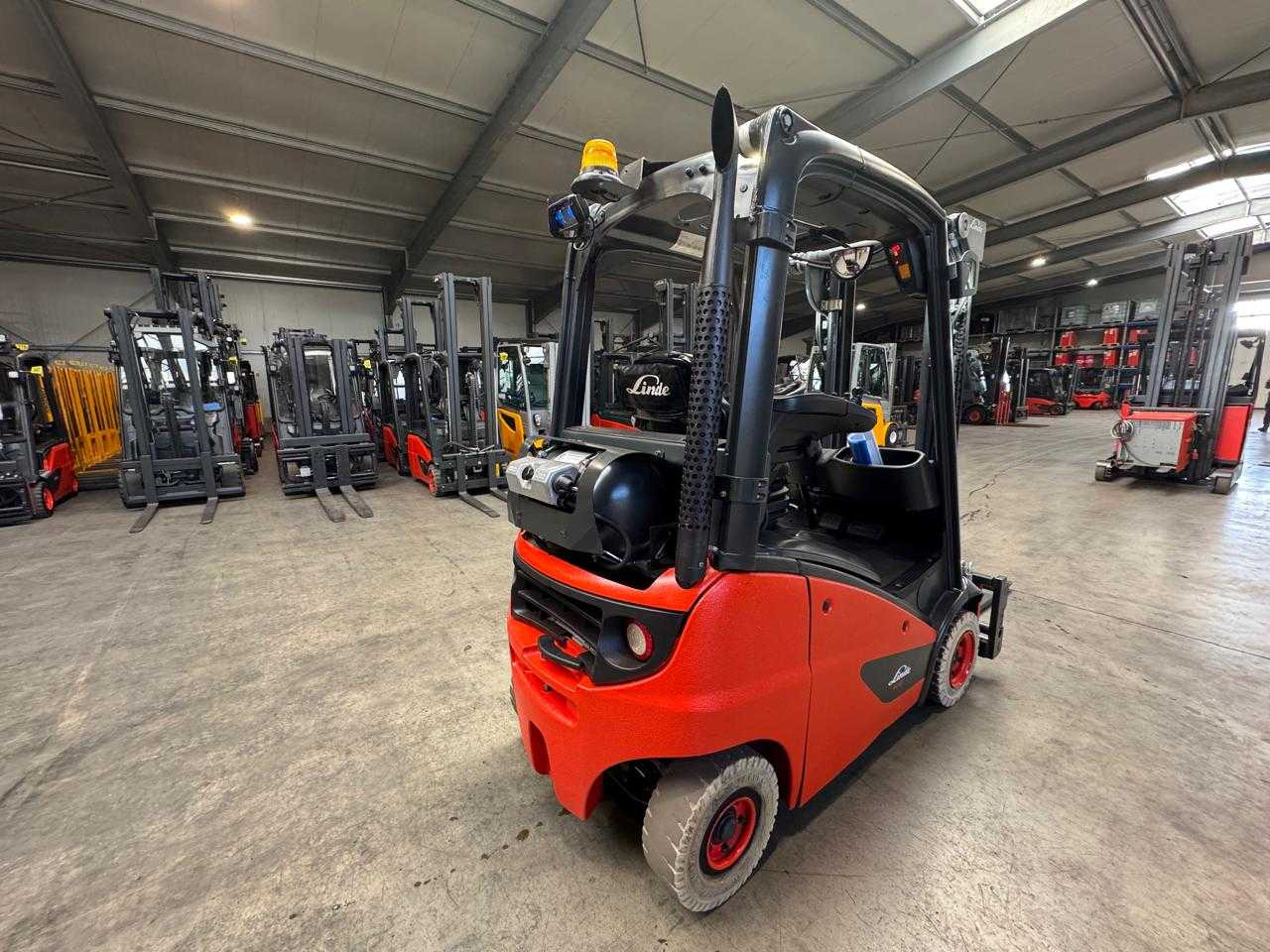 2017 SERVICE + UVV 10/2026 LINDE H16T 1,600KG 3RD + 4TH VALVE FORK ADJUSTER GAS FORKLIFT 6,710 HOURS - Вилочный погрузчик: фото 3 2017 SERVICE + UVV 10/2026 LINDE H16T 1,600KG 3RD + 4TH VALVE FORK ADJUSTER GAS FORKLIFT 6,710 HOURS - Вилочный погрузчик: фото 3