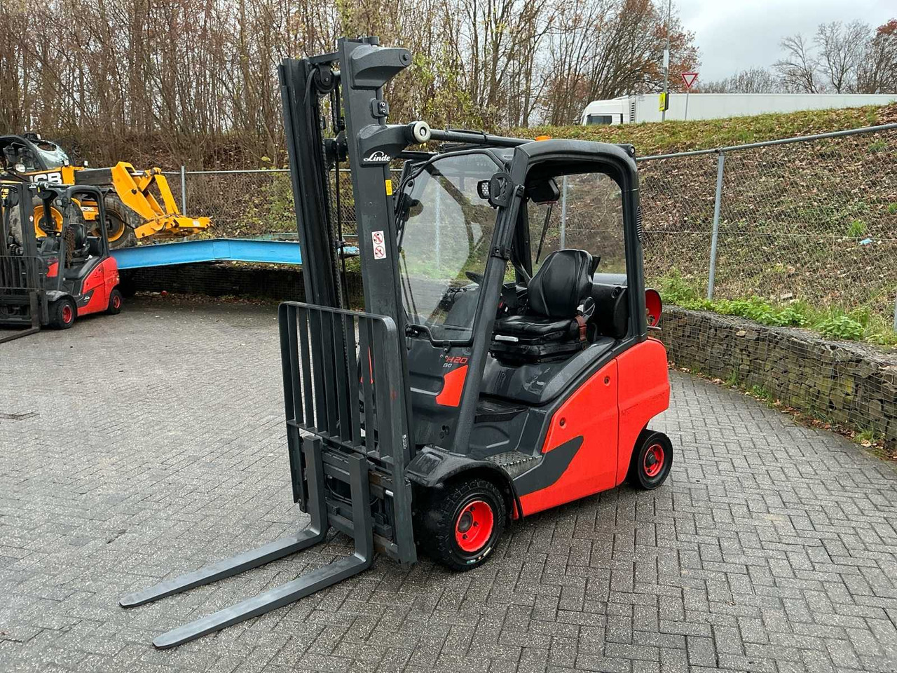 2019 LINDE H20T-01 FORKLIFT TRUCK - Вилочный погрузчик: фото 1 2019 LINDE H20T-01 FORKLIFT TRUCK - Вилочный погрузчик: фото 1