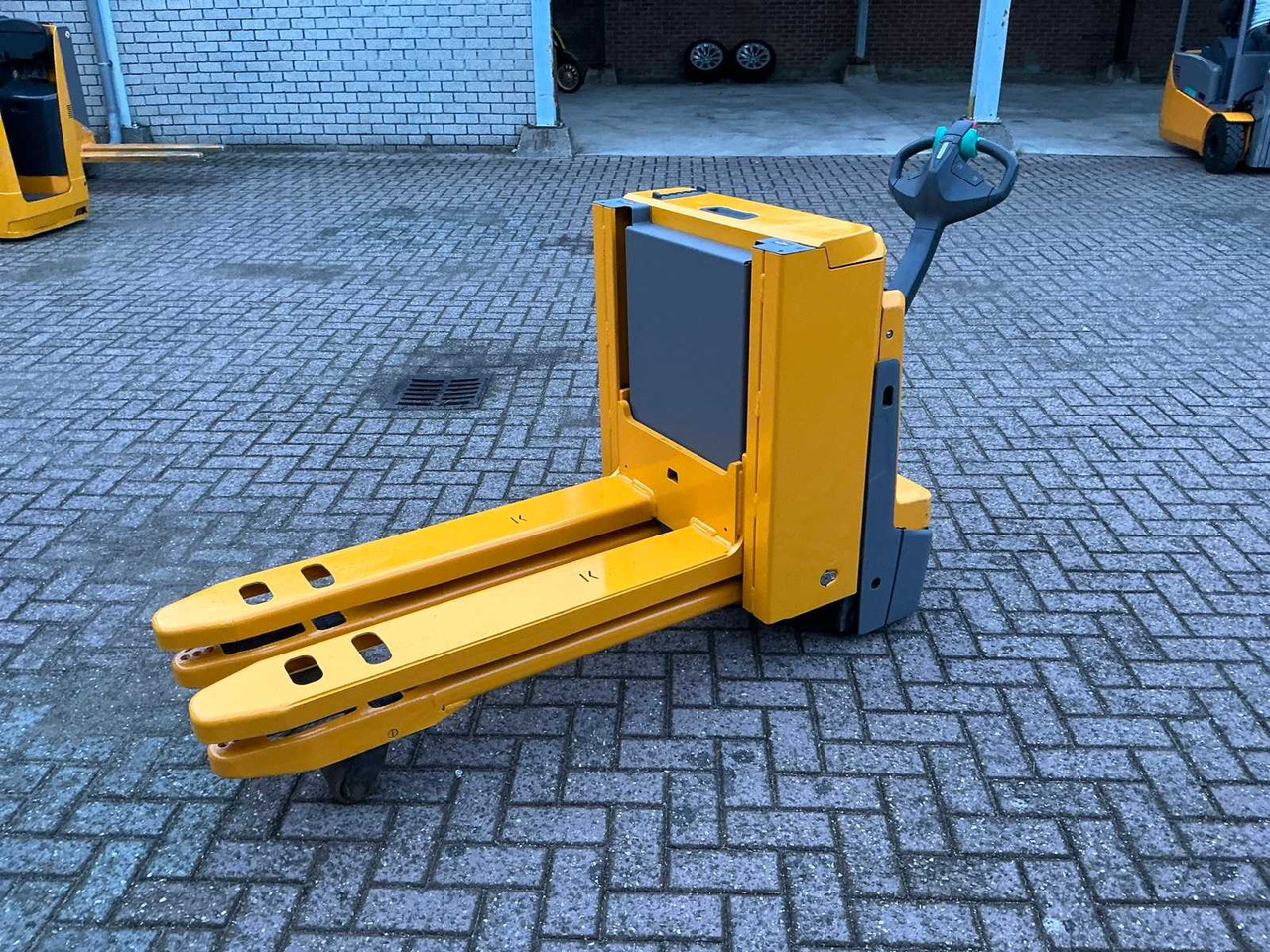 2021 JUNGHEINRICH EJE C20 ELECTRIC PALLET TRUCK - Вилочный погрузчик: фото 4 2021 JUNGHEINRICH EJE C20 ELECTRIC PALLET TRUCK - Вилочный погрузчик: фото 4