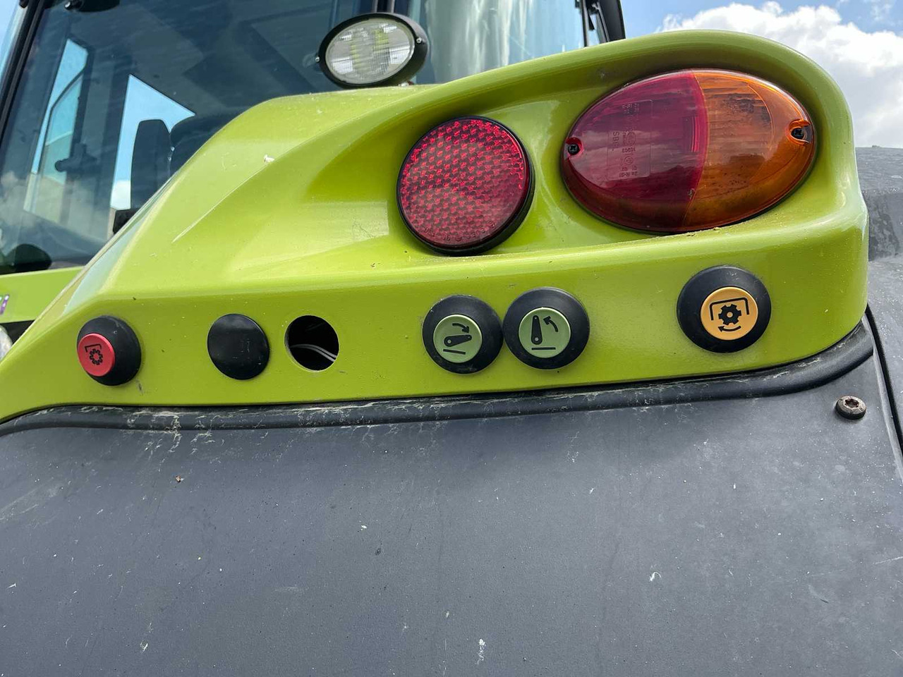 Трактор Claas Axion 840: фото 20