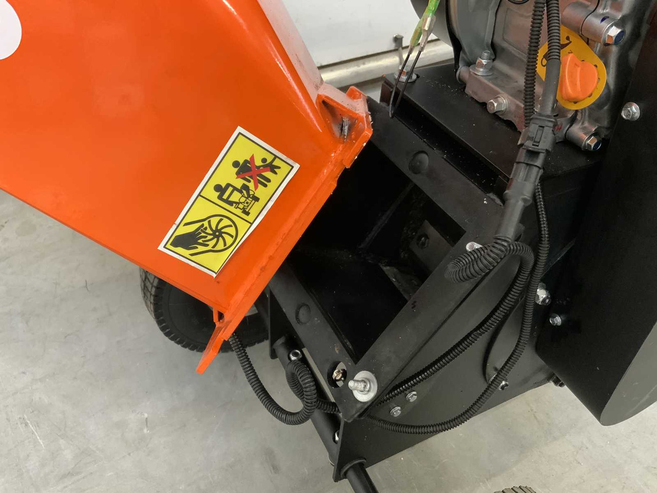 Daewoo DWFWC230 - Измельчитель древесины: фото 4 Daewoo DWFWC230 - Измельчитель древесины: фото 4