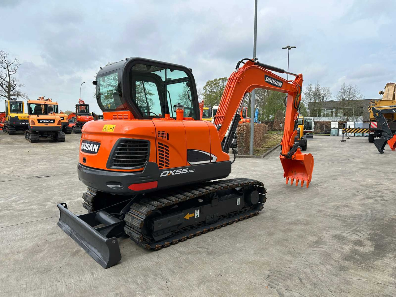 Doosan DX55-9C - Гусеничный экскаватор: фото 4 Doosan DX55-9C - Гусеничный экскаватор: фото 4
