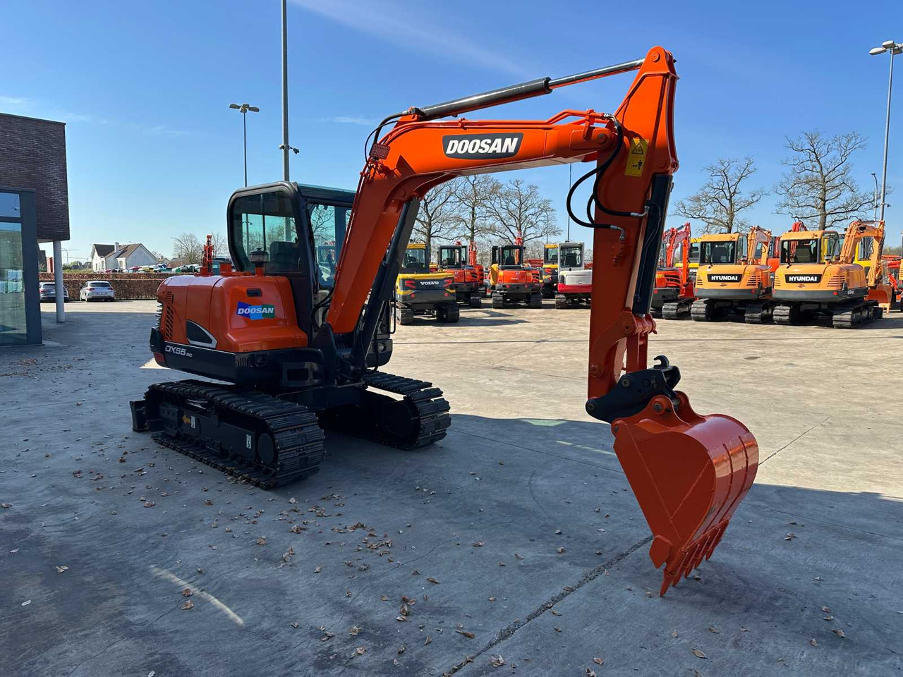 Doosan DX55-9C - Гусеничный экскаватор: фото 3 Doosan DX55-9C - Гусеничный экскаватор: фото 3