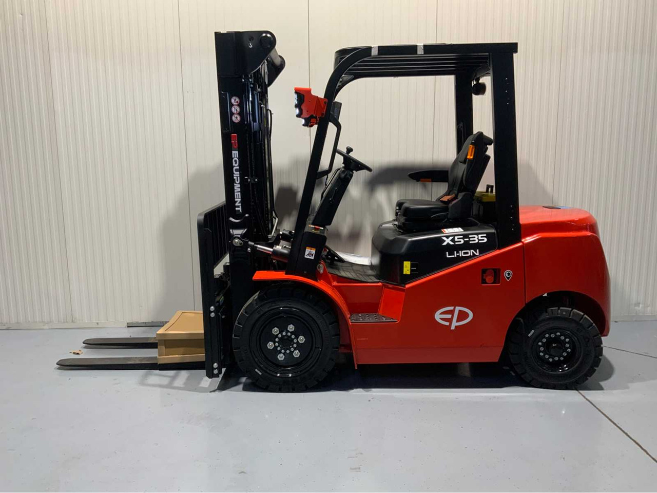 EP 3500KG LIFTING CAPACITY- 4.8 METER PLYWOOD, FREE-LIFT, SIDE-SHIFT FORKLIFT - Вилочный погрузчик: фото 2 EP 3500KG LIFTING CAPACITY- 4.8 METER PLYWOOD, FREE-LIFT, SIDE-SHIFT FORKLIFT - Вилочный погрузчик: фото 2
