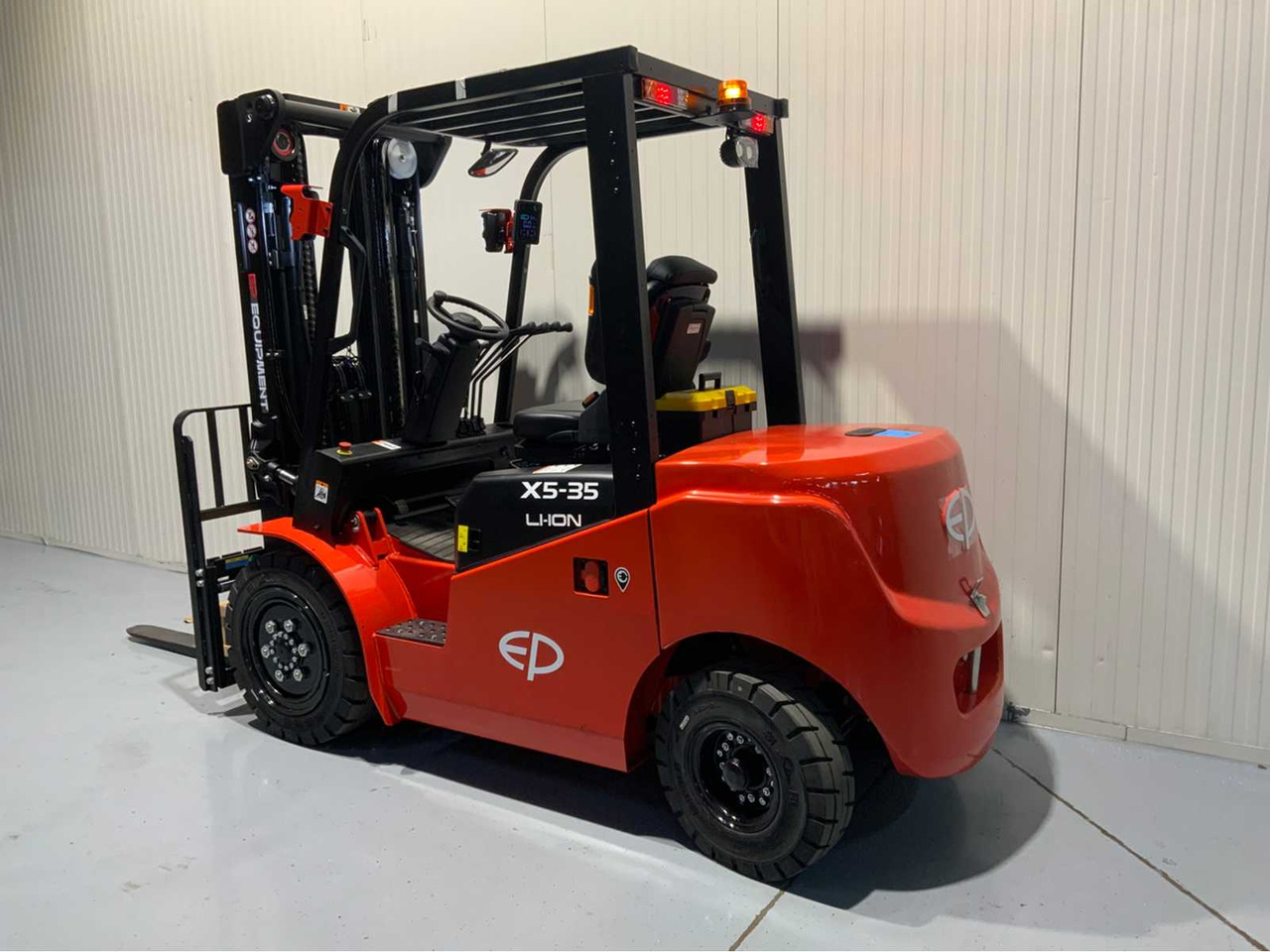 EP 3500KG LIFTING CAPACITY- 4.8 METER PLYWOOD, FREE-LIFT, SIDE-SHIFT FORKLIFT - Вилочный погрузчик: фото 3 EP 3500KG LIFTING CAPACITY- 4.8 METER PLYWOOD, FREE-LIFT, SIDE-SHIFT FORKLIFT - Вилочный погрузчик: фото 3