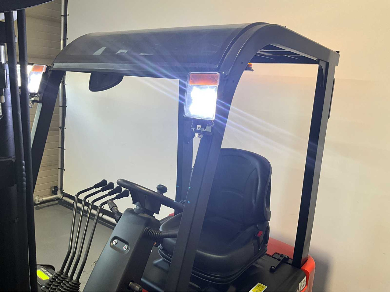 Вилочный погрузчик EP - EFL 181 - 4.8 METER TRIPLEX, LI-ION, FREE-LIFT, SIDE-SHIFT - FORKLIFT: фото 19