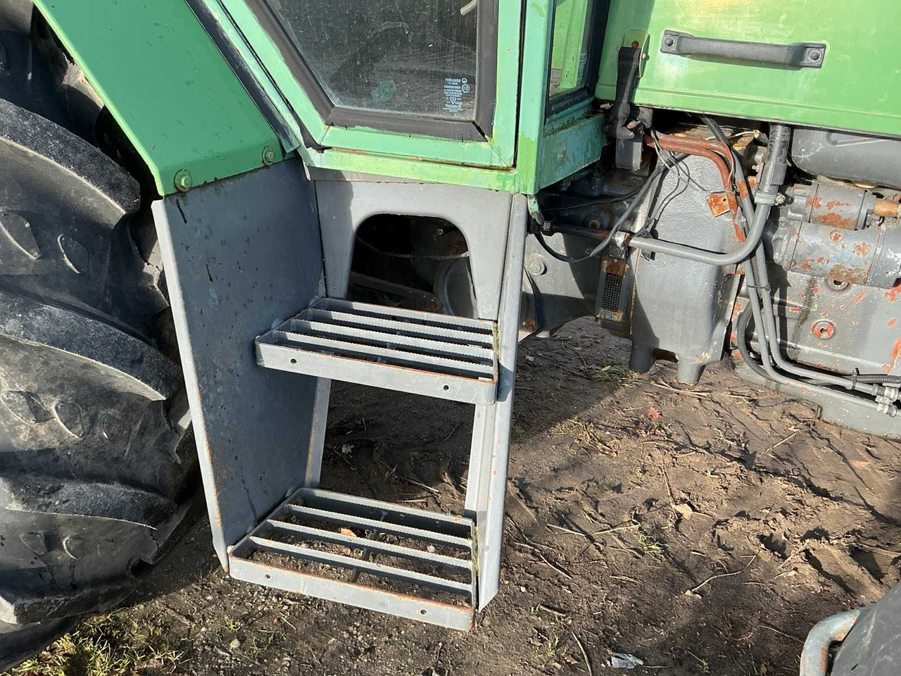 Трактор FENDT FARMER 309 LSA TURBOMATIK FOUR-WHEEL DRIVE AGRICULTURAL TRACTOR: фото 8 Трактор FENDT FARMER 309 LSA TURBOMATIK FOUR-WHEEL DRIVE AGRICULTURAL TRACTOR: фото 8