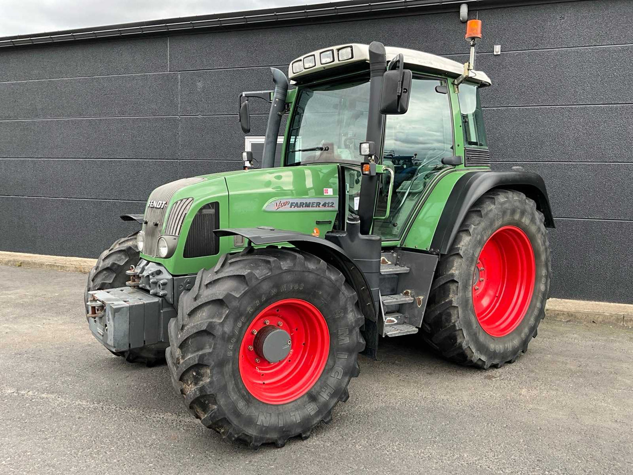 Fendt Farmer 412 vario - Трактор: фото 1 Fendt Farmer 412 vario - Трактор: фото 1