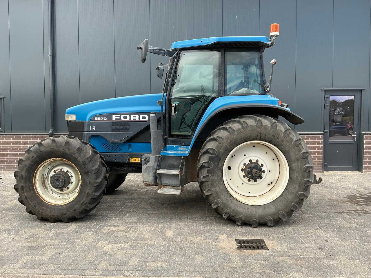 Ford 8670 - Трактор: фото 2 Ford 8670 - Трактор: фото 2