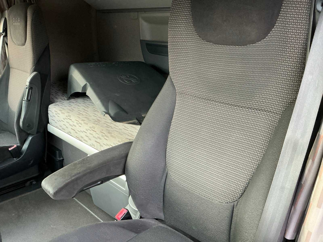 Грузовик 2015 DAF XF410 FT SEMI-TRAILER TRACTOR: фото 17