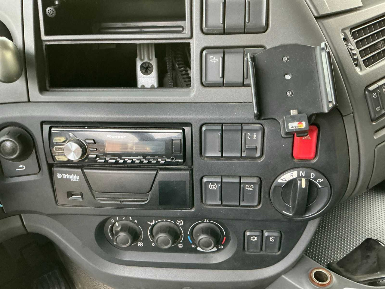 Грузовик 2015 DAF XF410 FT SEMI-TRAILER TRACTOR: фото 19