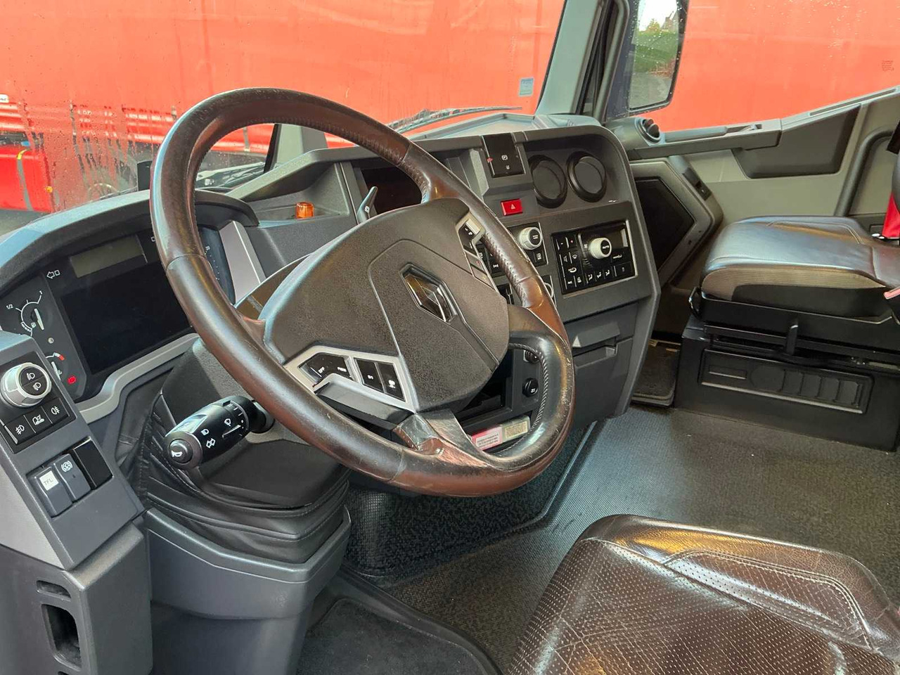 Грузовик 2017 RENAULT T480 COMFORT THD001 HIGH EDITION TRACTOR RENAULT T480 COMFORT: фото 16 Грузовик 2017 RENAULT T480 COMFORT THD001 HIGH EDITION TRACTOR RENAULT T480 COMFORT: фото 16