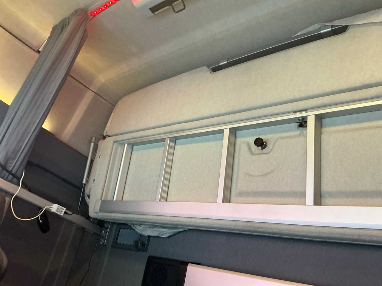 Грузовик 2017 RENAULT T480 COMFORT THD001 HIGH EDITION TRACTOR RENAULT T480 COMFORT: фото 23 Грузовик 2017 RENAULT T480 COMFORT THD001 HIGH EDITION TRACTOR RENAULT T480 COMFORT: фото 23