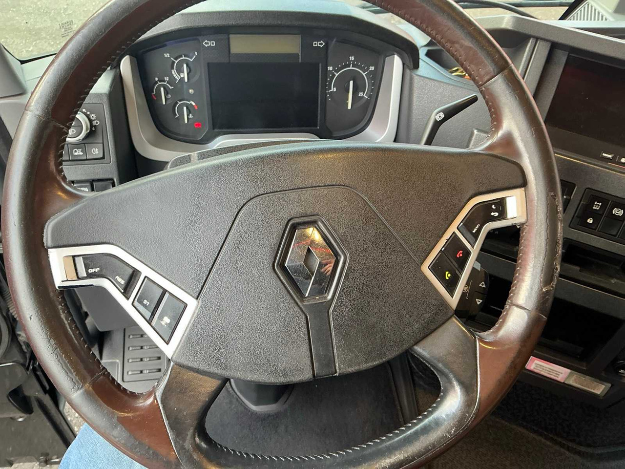 Грузовик 2017 RENAULT T480 COMFORT THD001 HIGH EDITION TRACTOR RENAULT T480 COMFORT: фото 19 Грузовик 2017 RENAULT T480 COMFORT THD001 HIGH EDITION TRACTOR RENAULT T480 COMFORT: фото 19