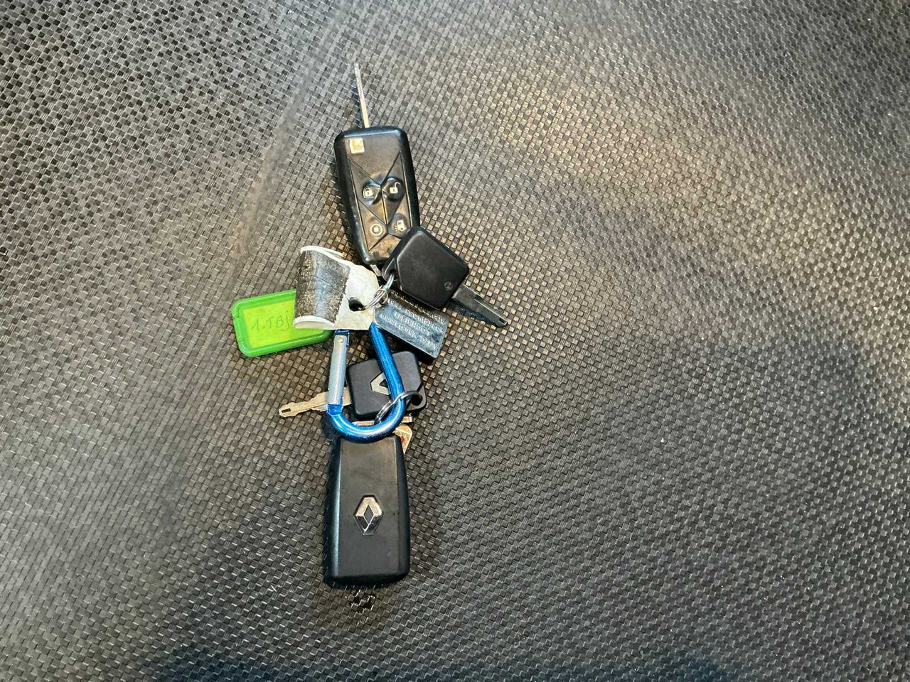 Грузовик 2017 RENAULT T480 COMFORT THD001 HIGH EDITION TRACTOR RENAULT T480 COMFORT: фото 27 Грузовик 2017 RENAULT T480 COMFORT THD001 HIGH EDITION TRACTOR RENAULT T480 COMFORT: фото 27